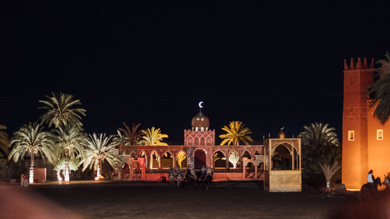 cena-espectaculo-chez-ali-marrakech-marruecos-experiencias-viajes-viajar-tours